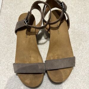 Lucky Brand Brown suede Ankle-Strap Sandals